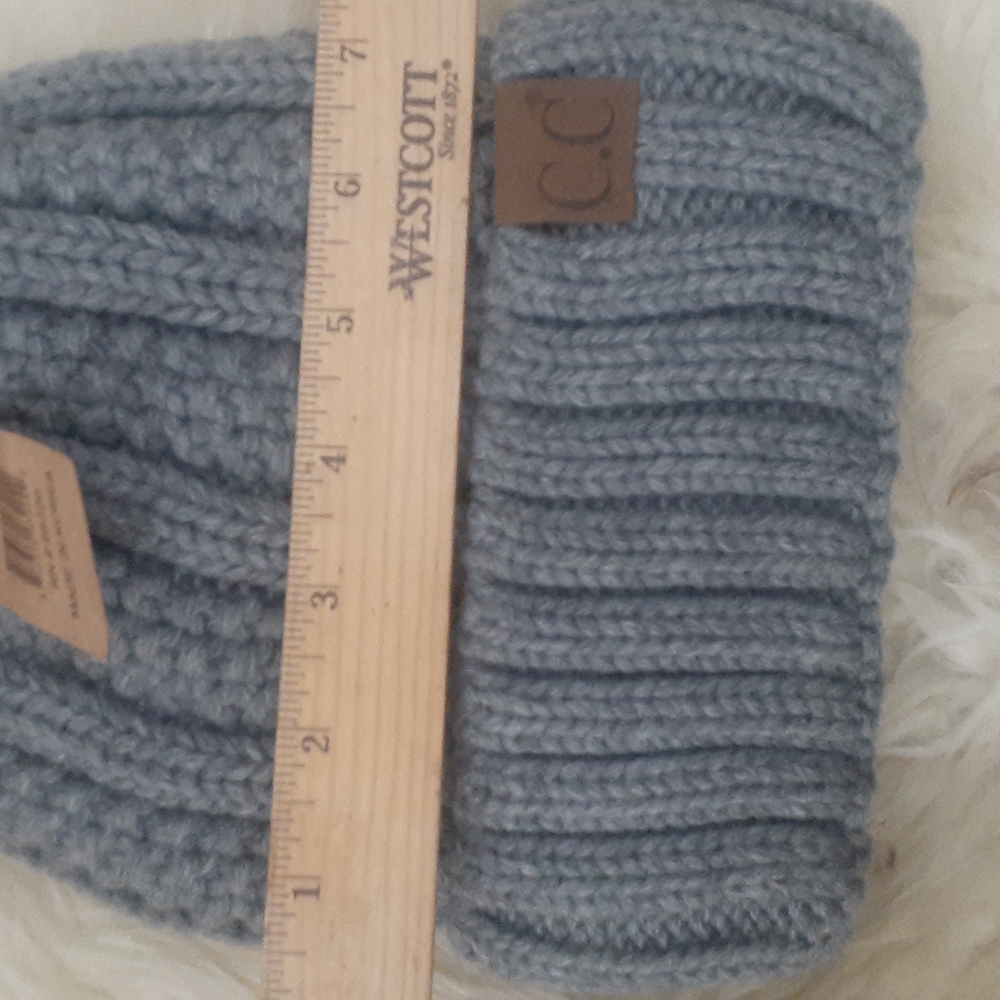 NEW TAN GRAY chunky knit acrylic Faux FUR  pompom beanie hat - Picture 4 of 4